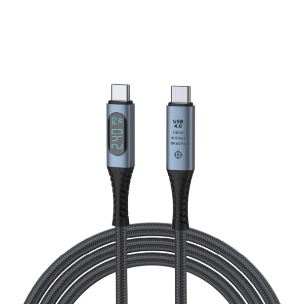 Kabel USB 4.0 Type-C z prostymi złączami na obu końcach. Kabel jest wyposażony w cyfrowy wyświetlacz pokazujący moc 240 W PD, transmisję danych 40 Gb/s i obsługę 8K @ 60 Hz, co podkreśla jego szybkie możliwości i wysoką rozdzielczość.