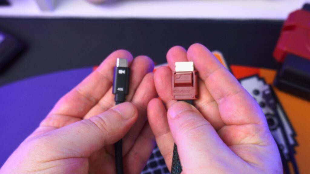 AYANEO AG01 USB4- und OCuLink-Kabel enthalten