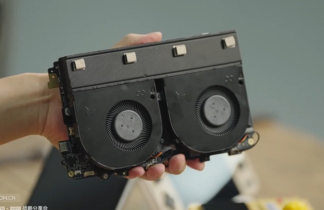 Ventiladores del dispositivo de pruebas AMD Ryzen Al Max 395