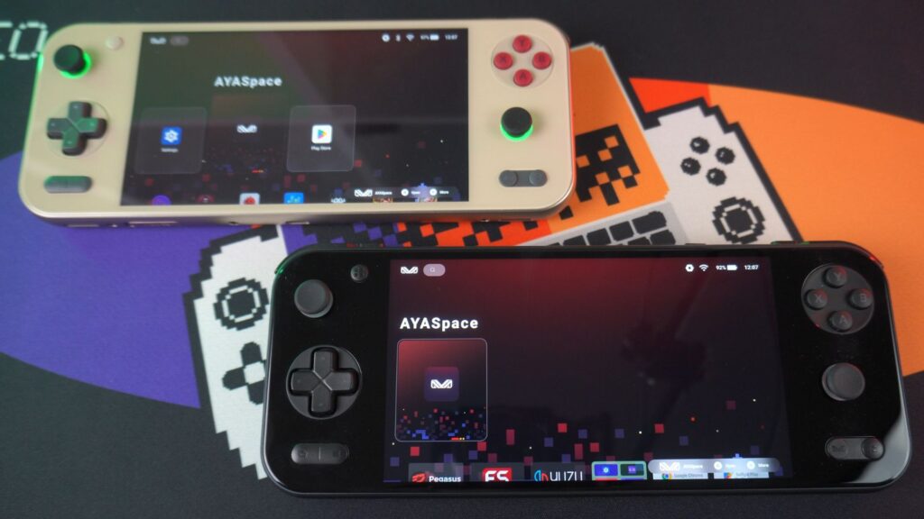 AYANEO Pocket S2 Retro ja musta mallit