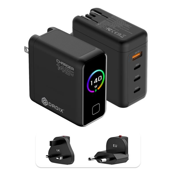رسم بياني مفصّل للمنتج يُظهر منظرين لشاحن DROIX الأسود DROIX 140W USB-C Wall Charger 140W Wall Charger ومحولاته الدولية القابلة للتبديل. يعرض المنظر العلوي الأيسر هيكل الشاحن الأسود غير اللامع مع شاشة أمامية لامعة. تتميز الشاشة بحلقة دائرية نابضة بالحياة بلون قوس قزح حول مؤشر الطاقة "140 واط". يسلط المنظر العلوي الأيمن الضوء على منافذ الإخراج الأربعة: ثلاثة منافذ USB-C (تحمل علامات 40 واط و100 واط و140 واط) ومنفذ USB-A برتقالي (22.5 واط). في الجزء السفلي، يظهر محولان إضافيان للسفر لمقابس المملكة المتحدة والاتحاد الأوروبي، مما يسلط الضوء على تعدد استخدامات الوحدة للسفر حول العالم.